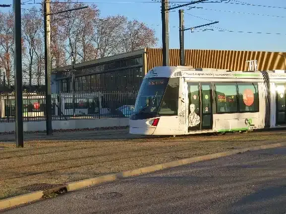 centre-de-maintenance-du-tramway-davignon (1)